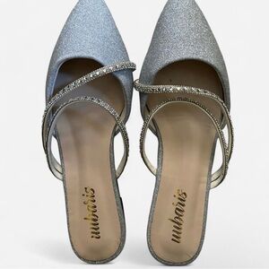 Uubaris Silver Glittery Sandals w/ Rhinestone Straps